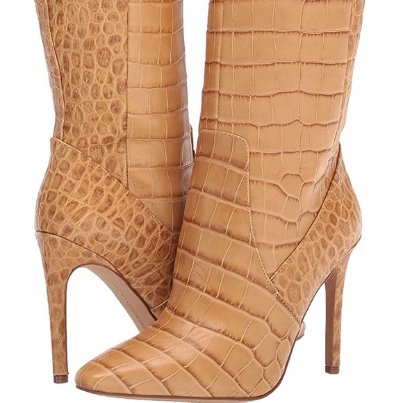 Like new! Vince Camuto •Fendels Boots• - Picture 2 of 10